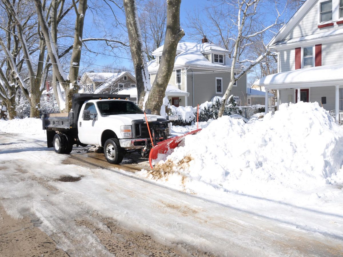 snow plowing service for driveways and laneways